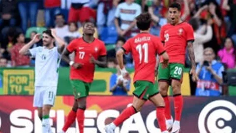 国王杯16强激战收官：毕巴2-3逆转胜巴塞，托雷斯首球献妙，法蒂负伤离场